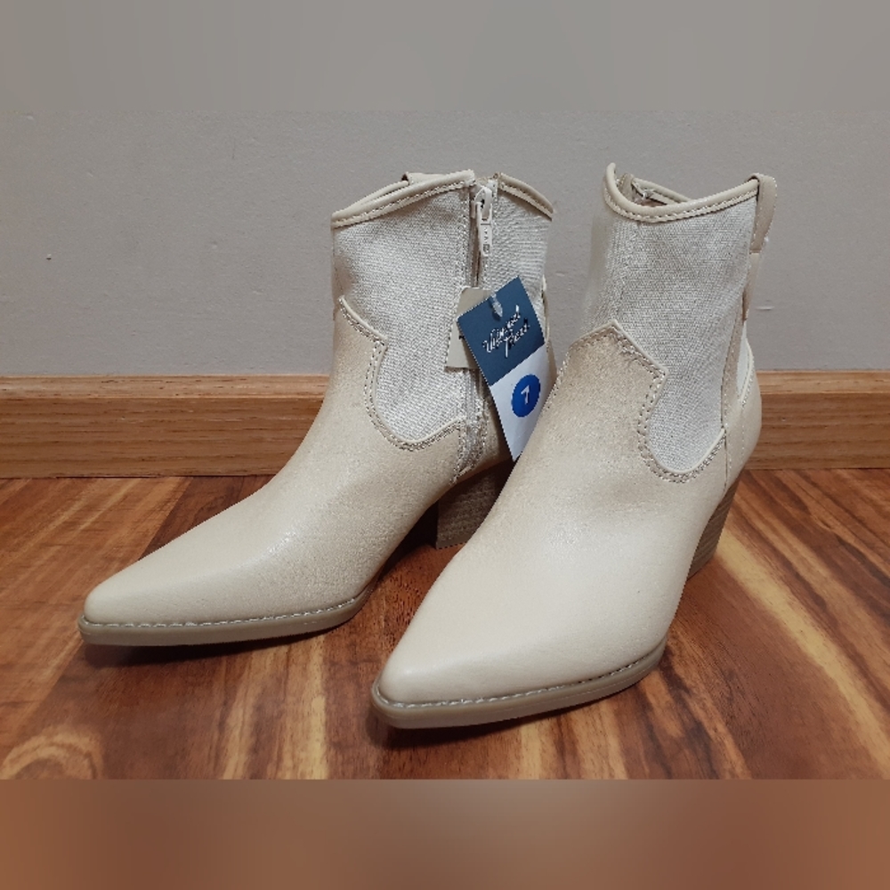 NWT Universal thread  boots for women size 7